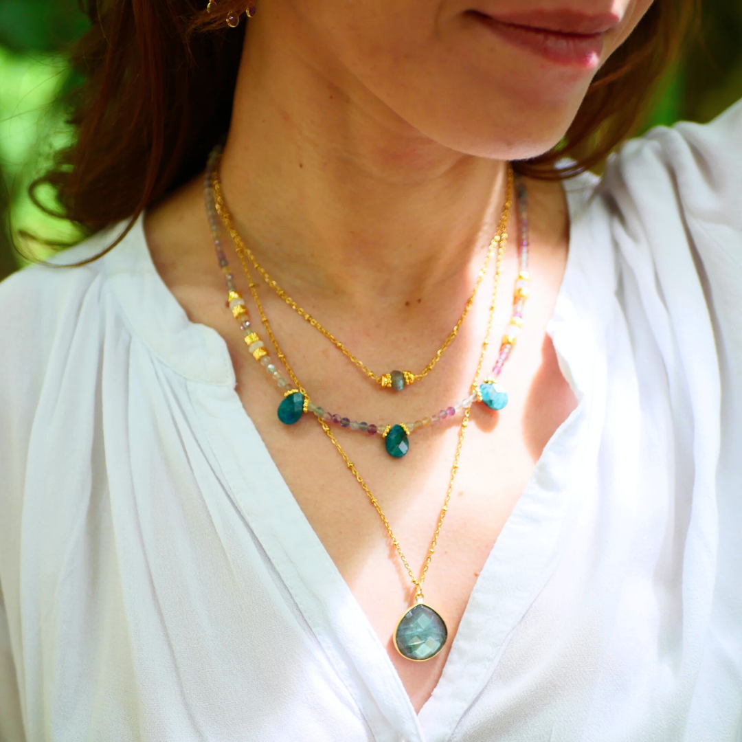 Collier KARUNA – Fluorite, Apatite & Pierre de lune, compassion & clarté