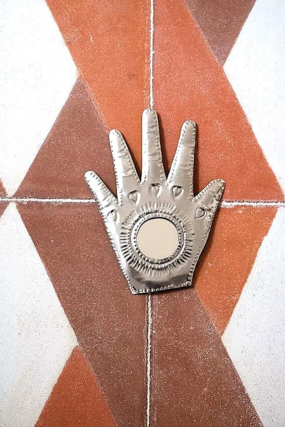 Main sacrée Milagro AMAR en métal argenté
