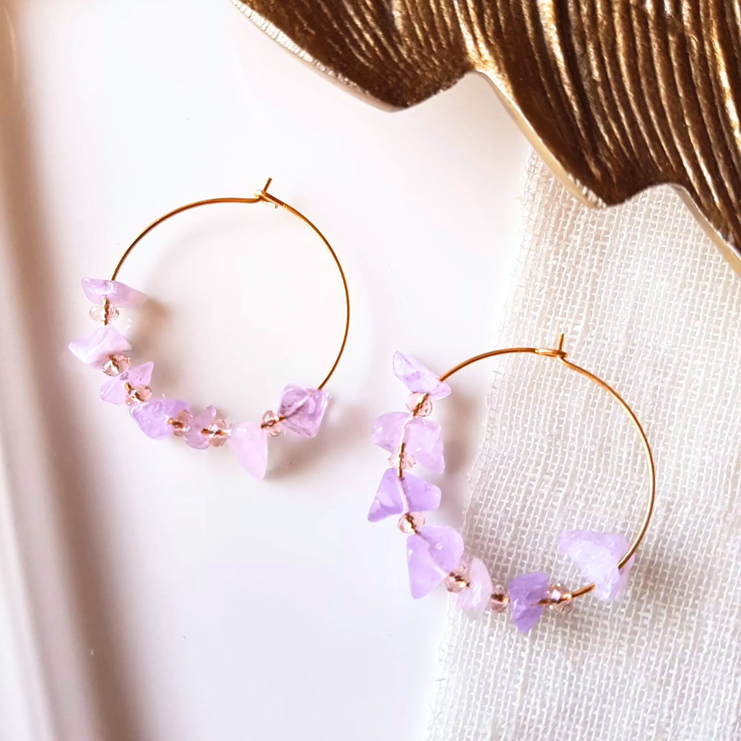 Créoles PRISCA – Améthyste & perles de Bohême, protection & sérénité