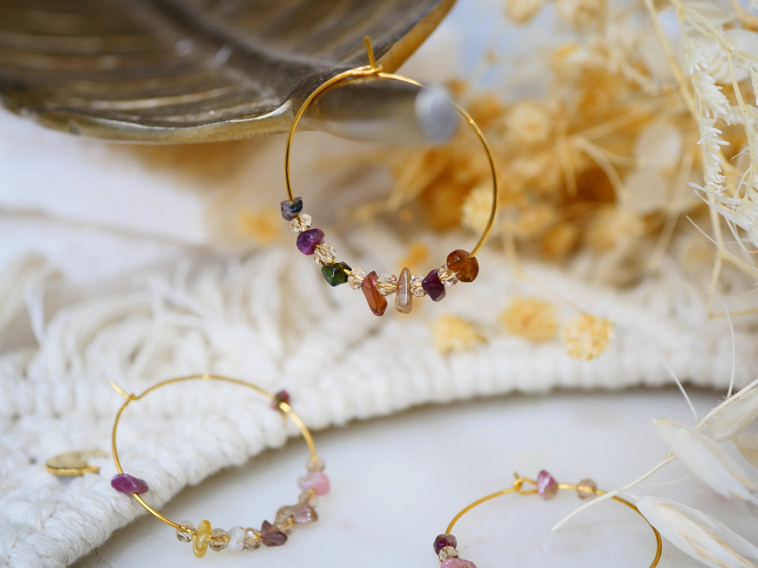 Créoles PRISCA – Tourmaline & perles de Bohême, protection & équilibre