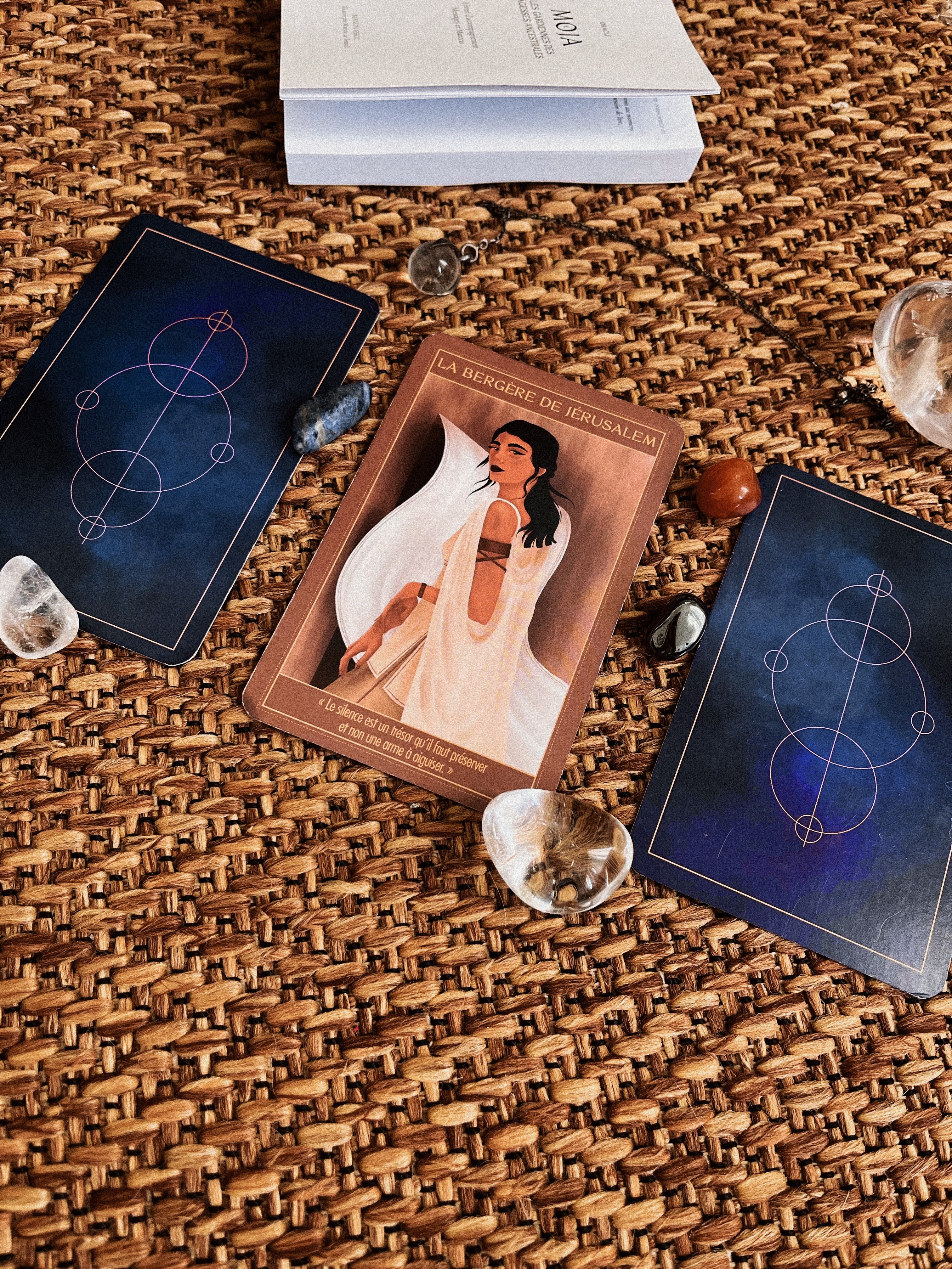 L'Oracle MOJA, Les gardiennes des sagesses ancestrales